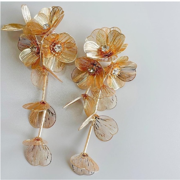 Zara Kate Middleton famous Gold Floral Statement Earrings - Picture 4 of 8